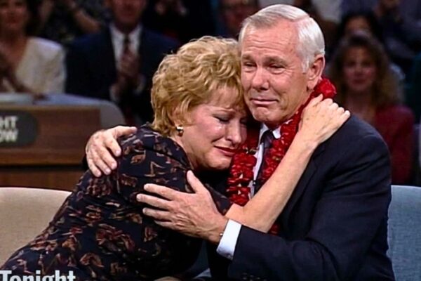 Johnny Carson BROKE DOWN When Bette Midler Sang This Song — The Farewell That Made America CRY