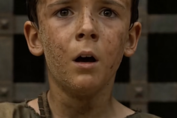 The Boy Held Up a Dead General’s Ring — and the King’s Beast Revealed the Truth