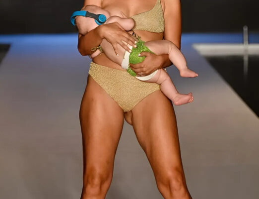 Model breastfeeds her baby on the runway: “I want my baby to be fed in public.”
