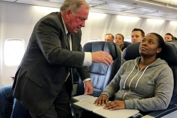 The Deathly Silence Before the Captain Spoke: The 10-Second Intercom Announcement That Froze Flight 418